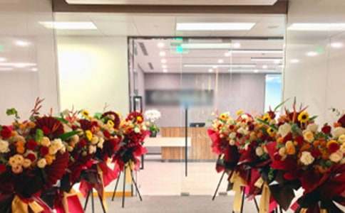 ���@ף�R�~