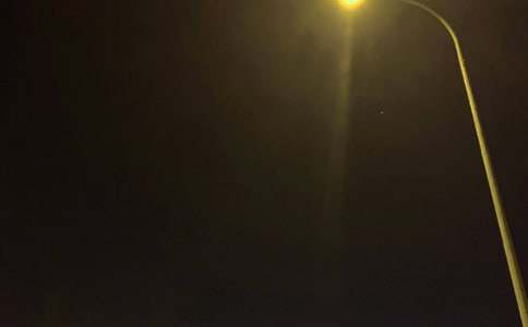 有關(guān)路燈作文300字九篇