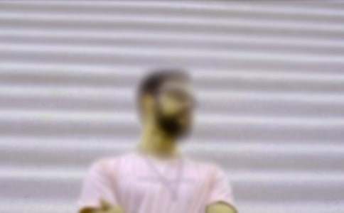 一個(gè)缺錢的杯具男人歌詞